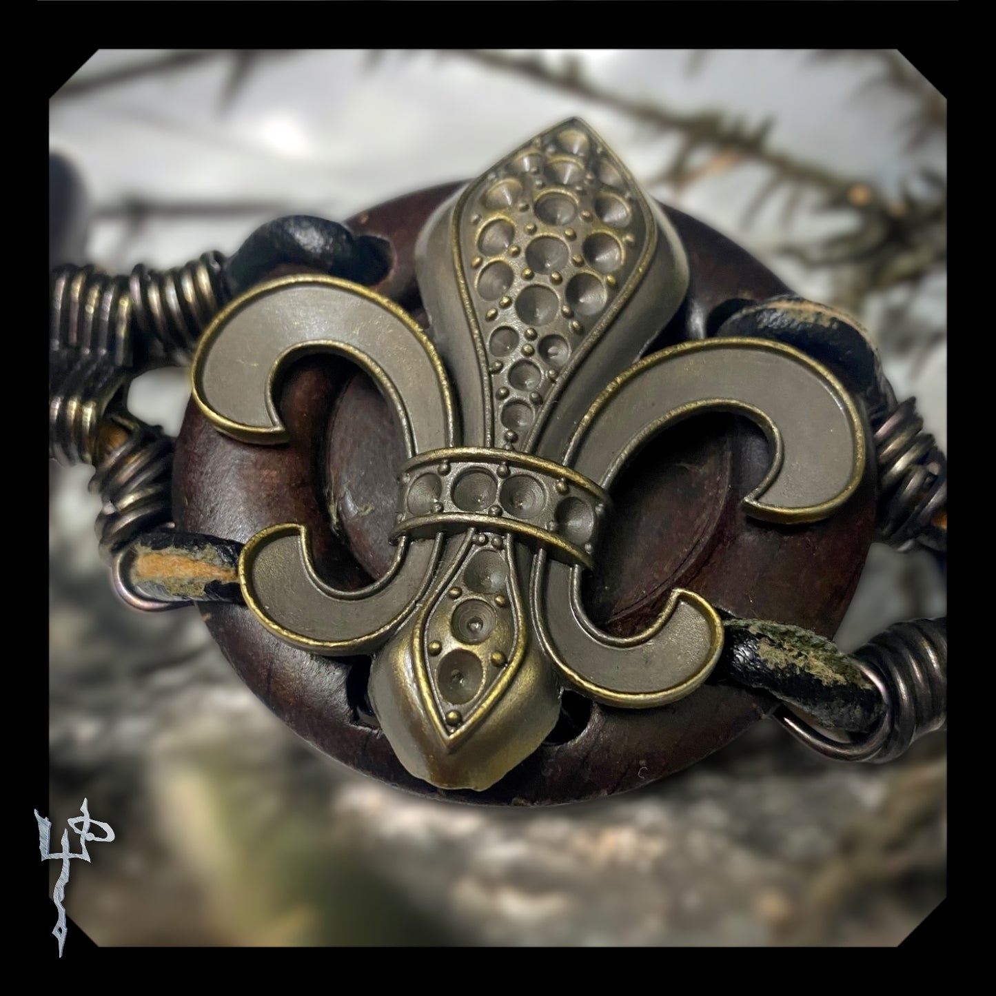 ‘𝓕𝓵𝓮𝓾𝓻 𝓭𝓮 𝓛𝓲𝓼’ Custom Wood Panel Waist Belt ⚔️