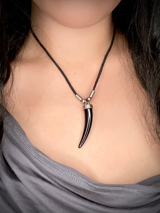 Black Claw Necklace 🗡️